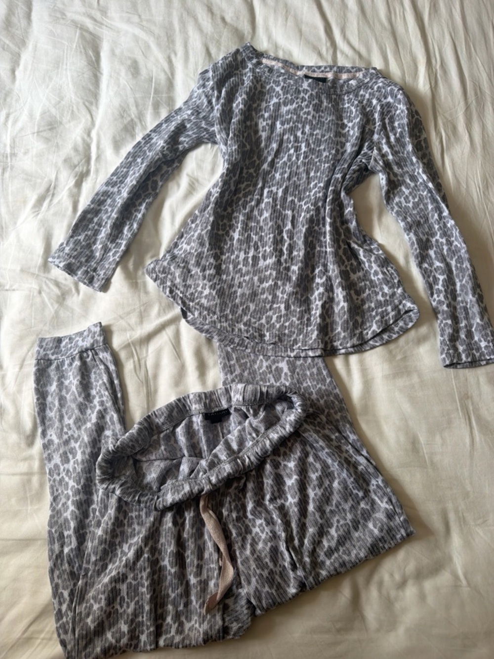 Tahari Grey Leopard Print Pj Set, Large